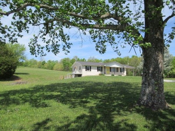 11694 Hurricane Creek Rd , Mc Ewen, TN 37101