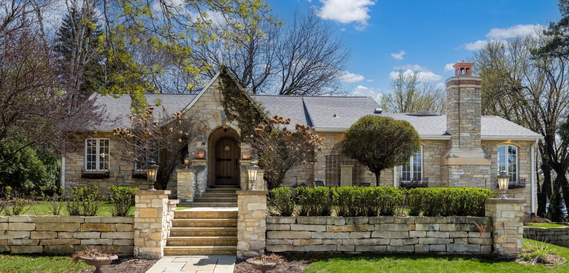 994 Wagon Wheel Trail , Mendota Heights, MN 55120