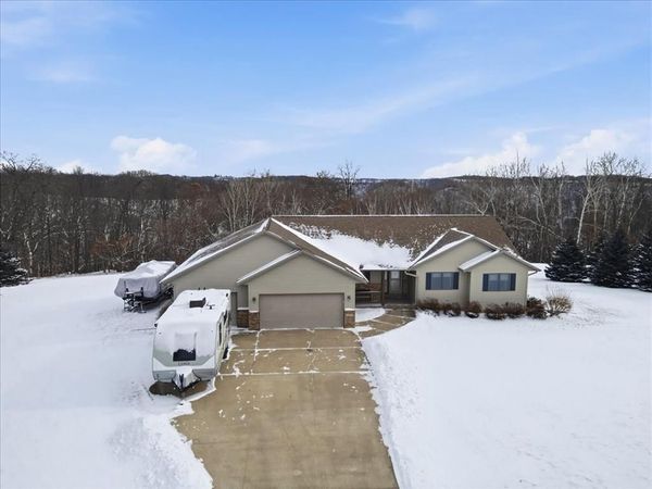W4325 Tower Lane, La Crosse, WI 54601