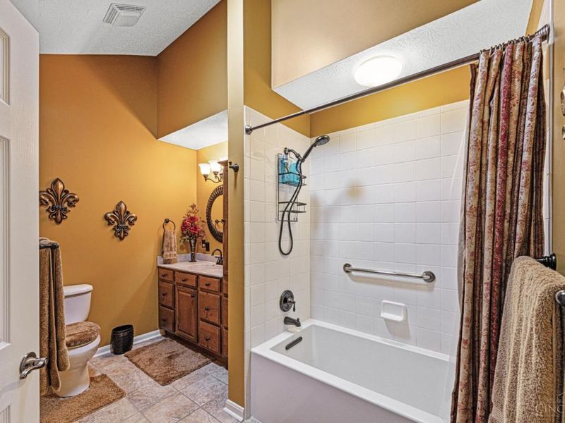 1434 Cotswold Lane, Hamilton, OH 45013 Photo 18