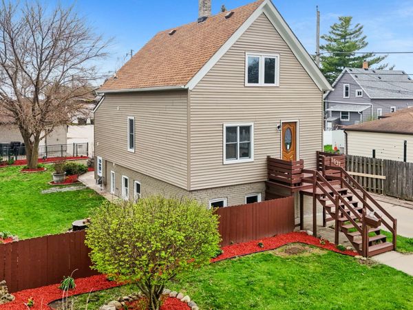1637 Maple St, South Milwaukee, WI 53172