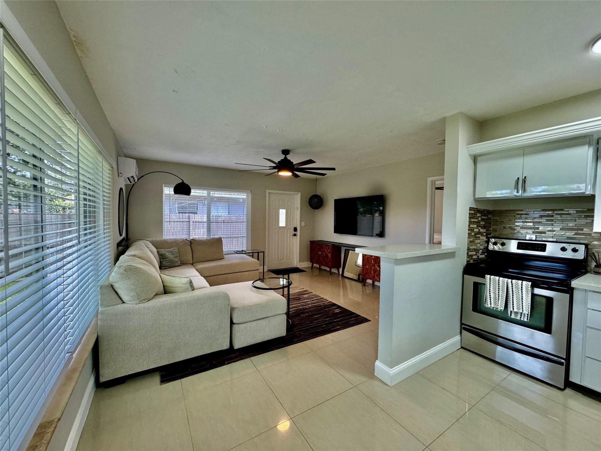 1005 NE 17th Court, Unit B, Fort Lauderdale, FL 33305 Photo