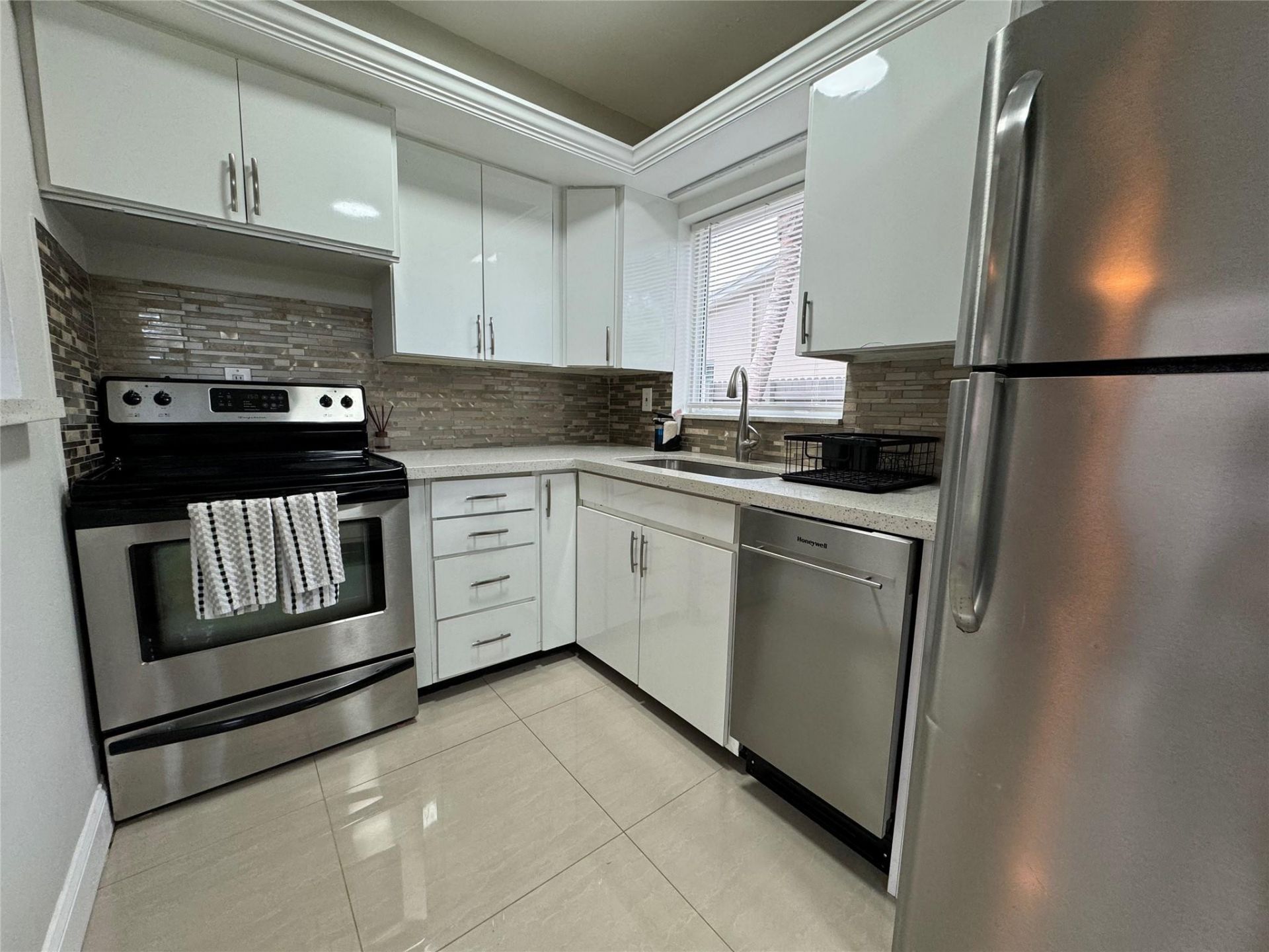 1005 NE 17th Court, Unit B, Fort Lauderdale, FL 33305 Photo