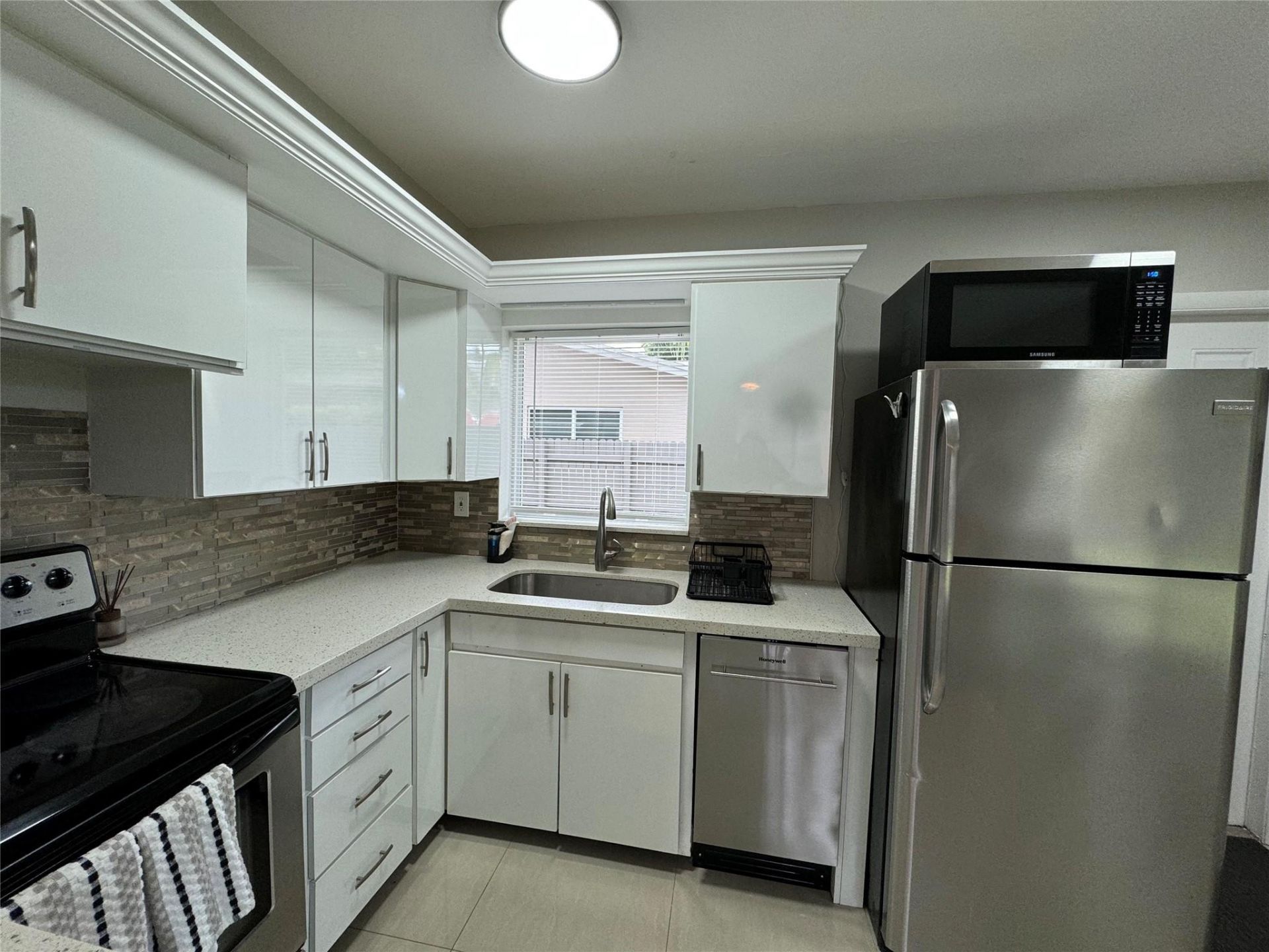 1005 NE 17th Court, Unit B, Fort Lauderdale, FL 33305 Photo