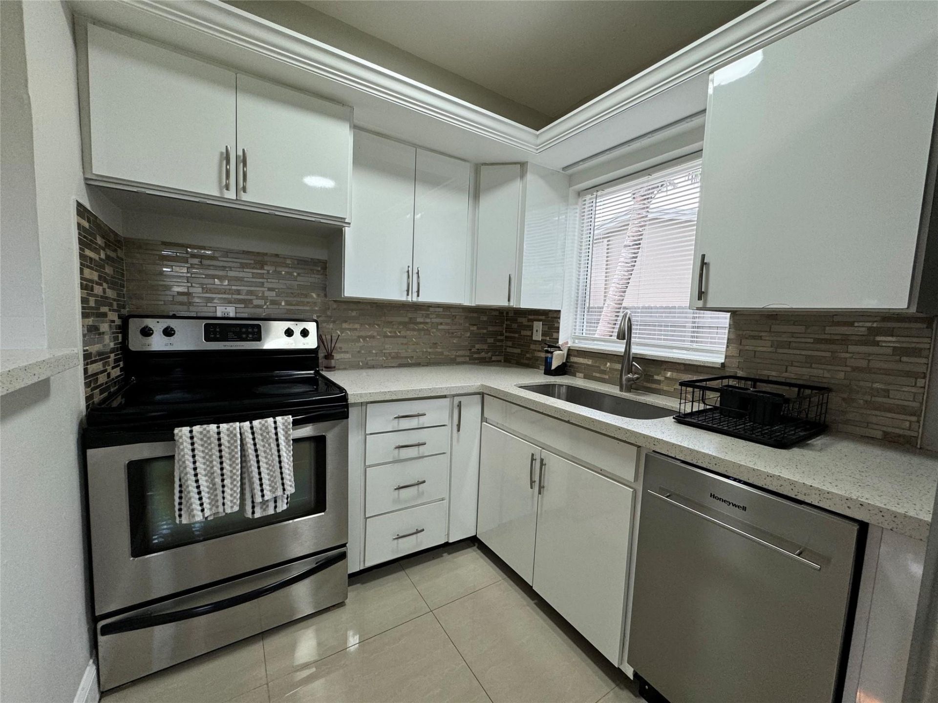 1005 NE 17th Court, Unit B, Fort Lauderdale, FL 33305 Photo