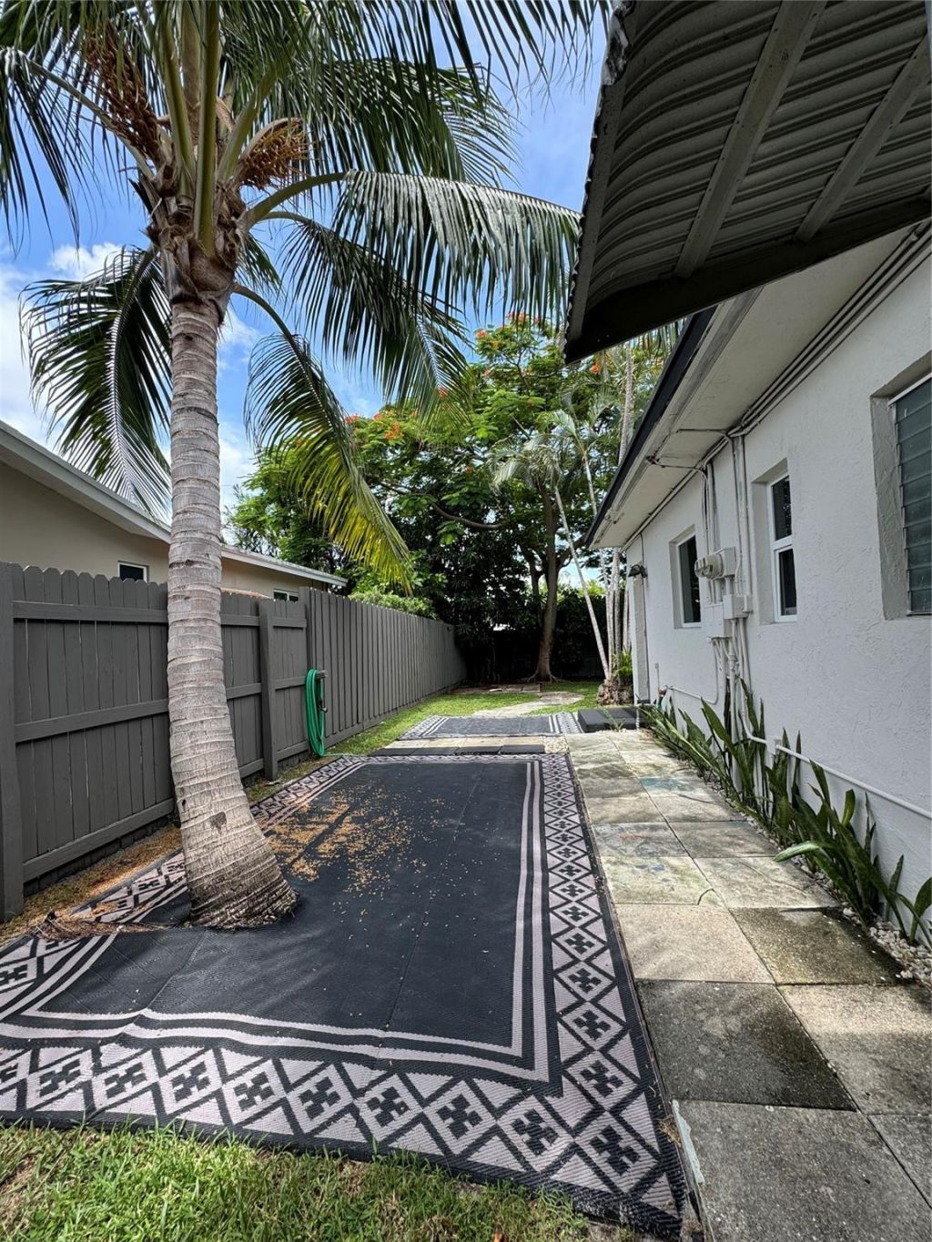 1005 NE 17th Court, Unit B, Fort Lauderdale, FL 33305 Photo