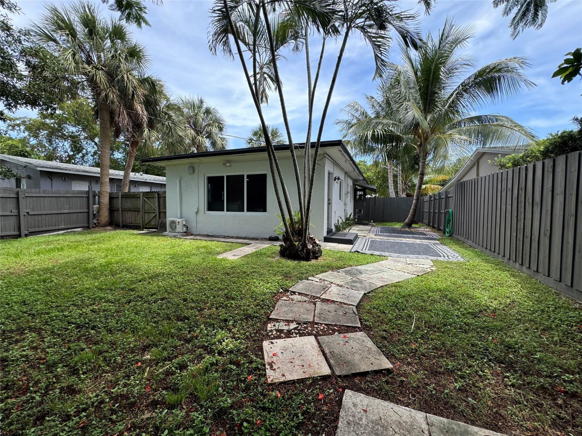 1005 NE 17th Court, Unit B, Fort Lauderdale, FL 33305 Photo