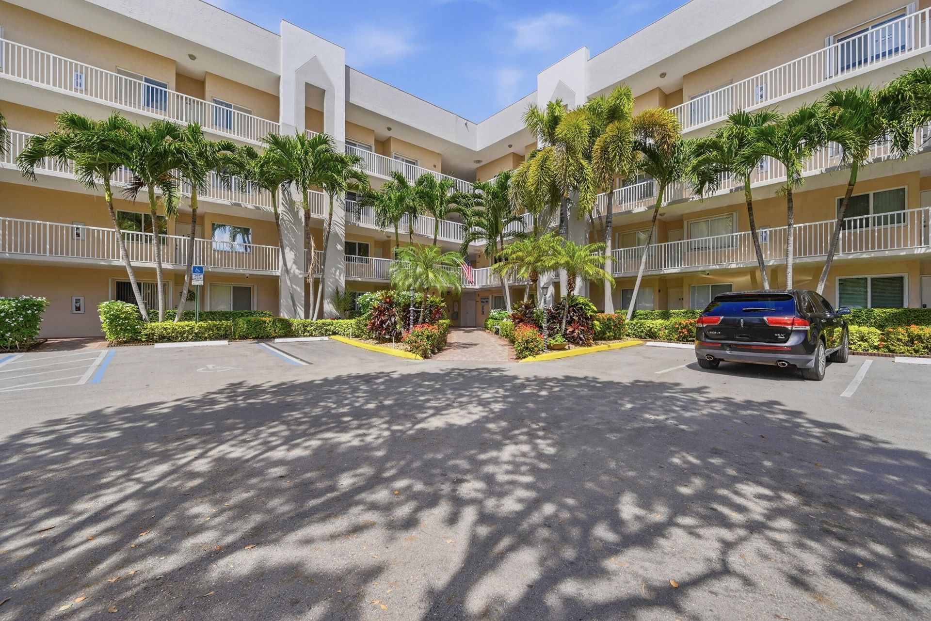 2503 N Nob Hill Road, Unit 101, Sunrise, FL 33322 Photo