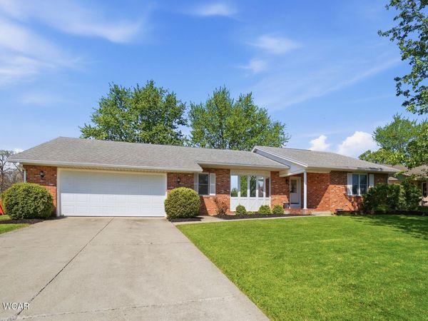 833 Glyncrest Drive, Wapakoneta, OH 45895