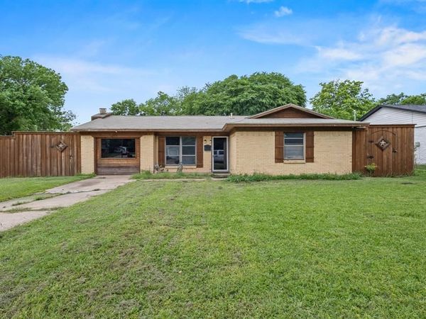 1201 Juanita Street , Mesquite, TX 75149