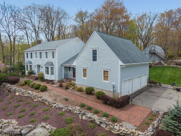 44 Big Spring Rd, Tewksbury, NJ 07830