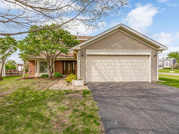 1690 Wildwood Lane , Hanover Park, IL 60133