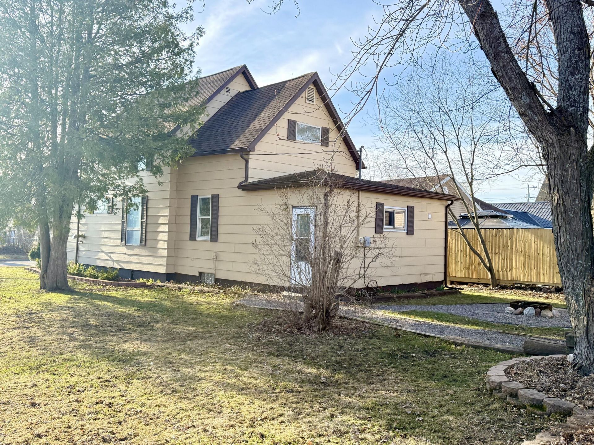 1104 Bingham Ave, Sault Sainte Marie, MI 49783 Main Photo
