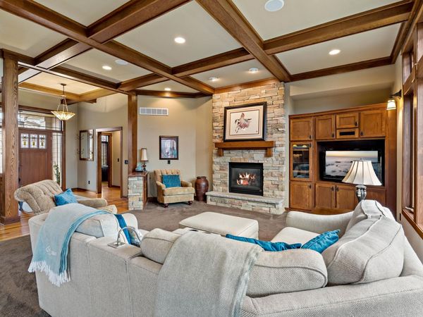 9071 Horizon Drive, Shakopee, MN 55379