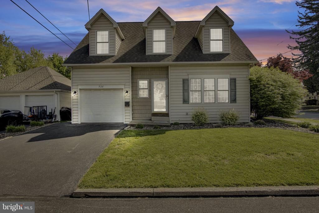 528 W Simpson Street, Mechanicsburg, PA 17055 Main Photo