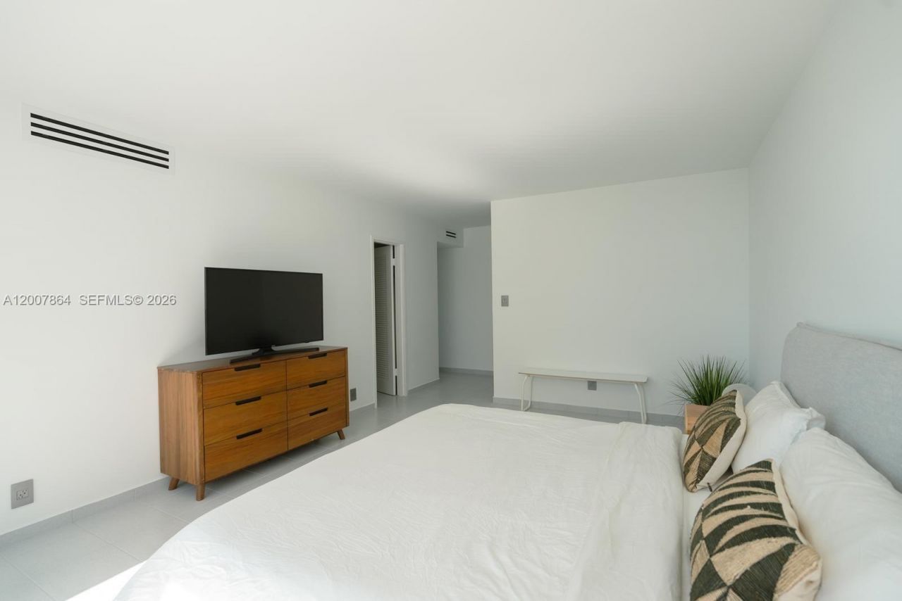 9225 Collins Ave , Unit 812, Surfside, FL 33154 Photo