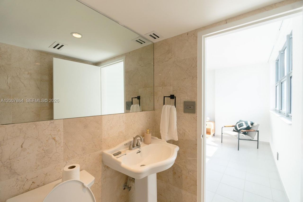 9225 Collins Ave , Unit 812, Surfside, FL 33154 Photo
