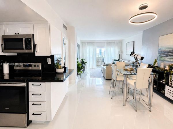 300 Bayview Dr, Unit PH11, Sunny Isles Beach, FL 33160