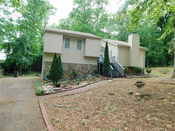 8805 Willow Creek Court , Douglasville, GA 30135
