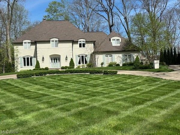 994 Robinwood Hills Drive , Akron, OH 44333