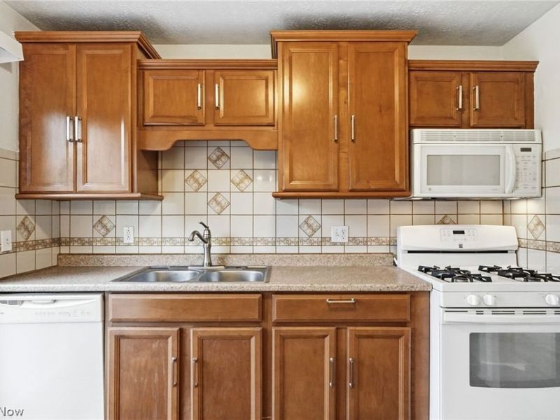 6638 Deer Court, Bedford Heights, OH 44146 Photo 17