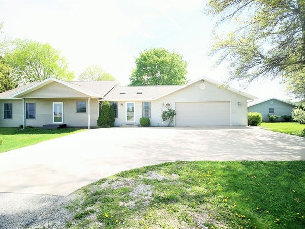10093 Wolf Road , Geneseo, IL 61254