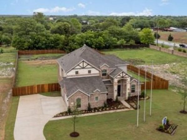 140 Crystal Lake Lane, Red Oak, TX 75154