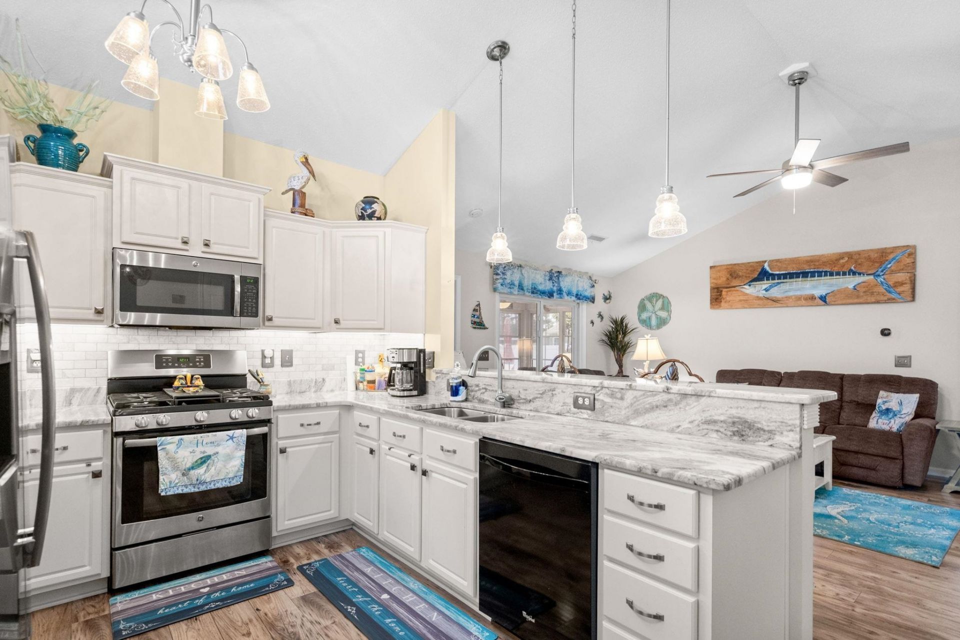606 Leprachaun Ln. Photo 10