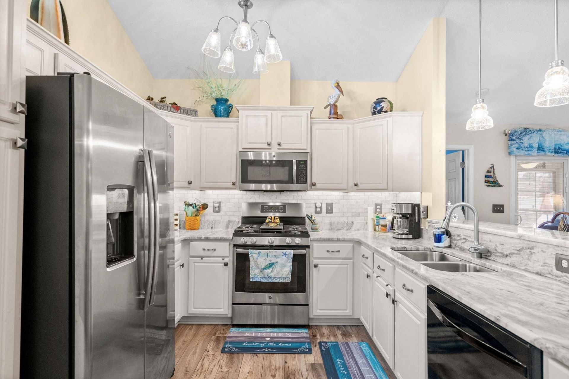 606 Leprachaun Ln. Photo 11