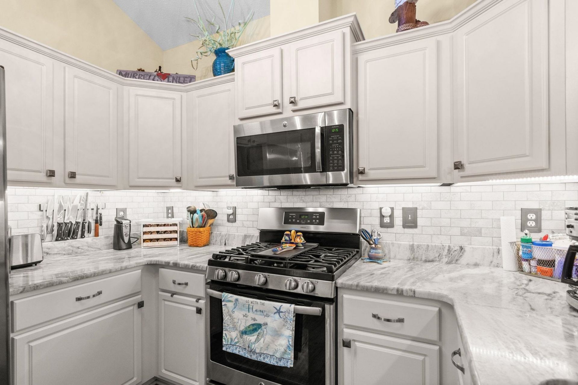 606 Leprachaun Ln. Photo 12