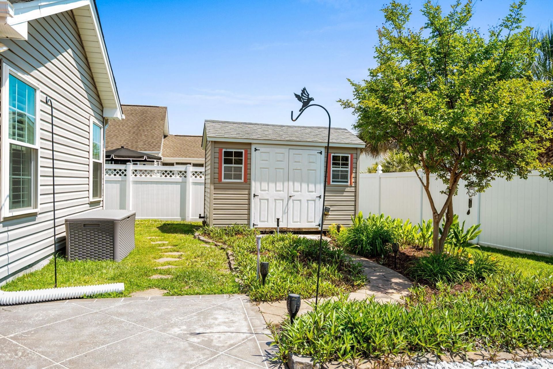 606 Leprachaun Ln. Photo 30