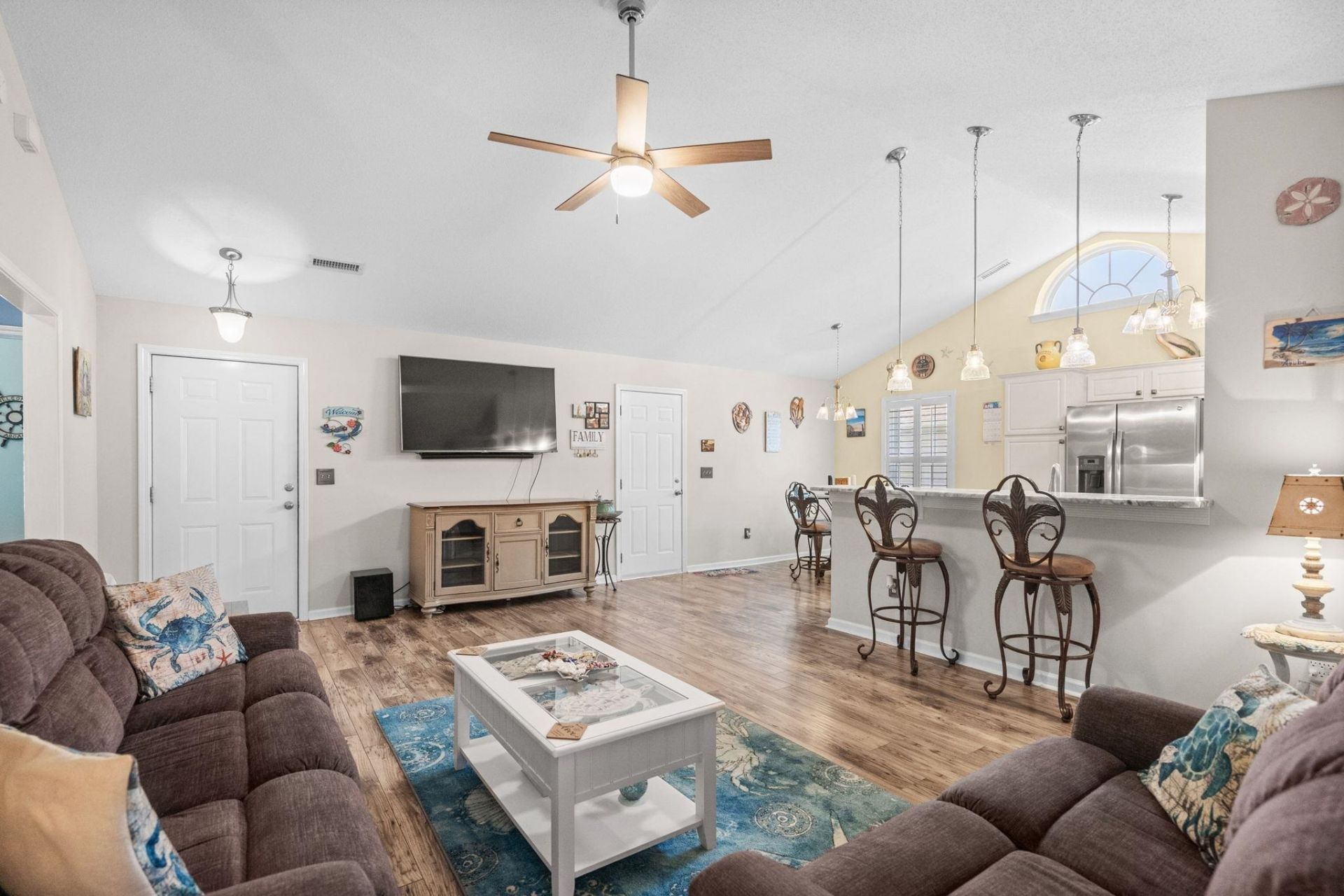 606 Leprachaun Ln. Photo 6