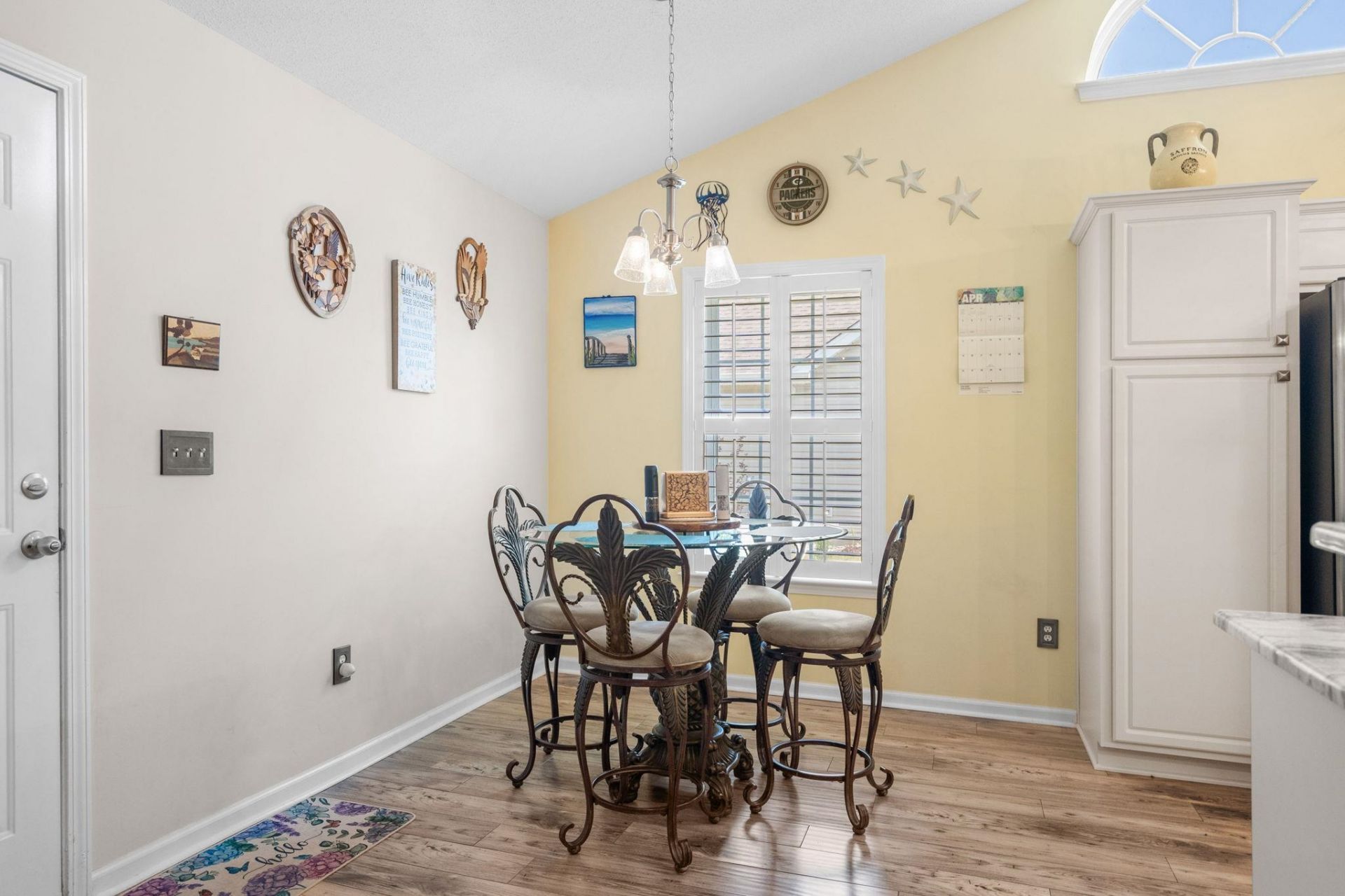 606 Leprachaun Ln. Photo 8