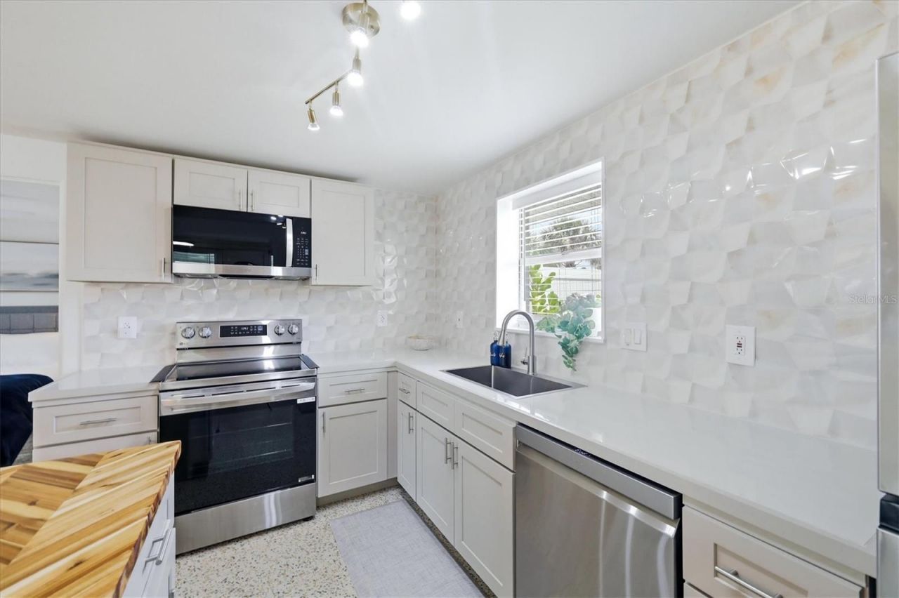 301 28th Street W, Bradenton, FL 34205 Photo