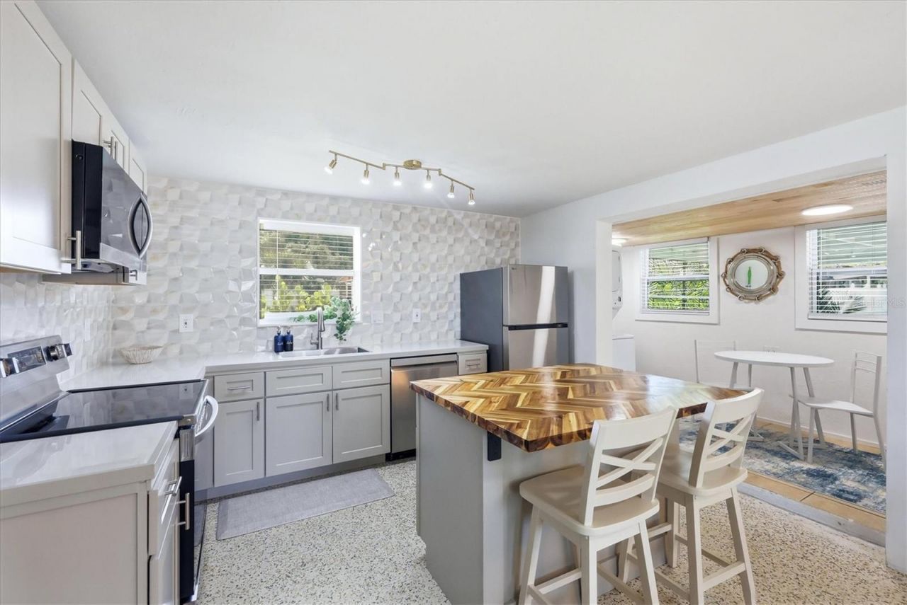 301 28th Street W, Bradenton, FL 34205 Photo