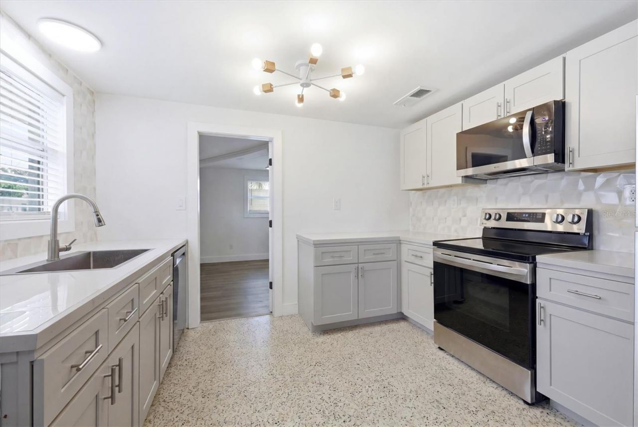 301 28th Street W, Bradenton, FL 34205 Photo