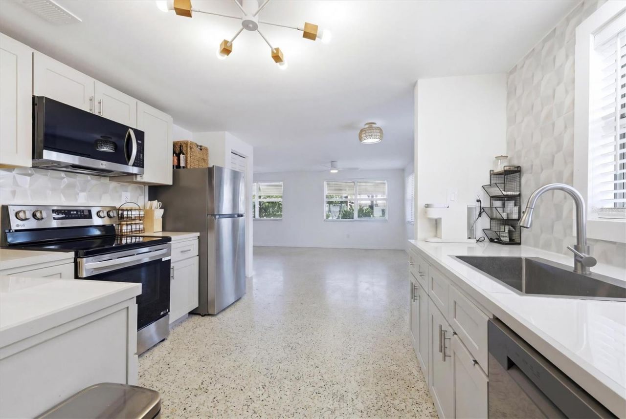 301 28th Street W, Bradenton, FL 34205 Photo