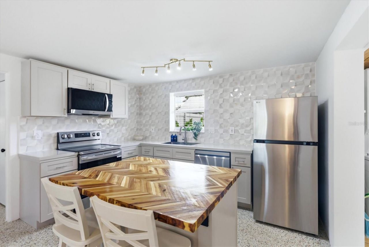 301 28th Street W, Bradenton, FL 34205 Photo