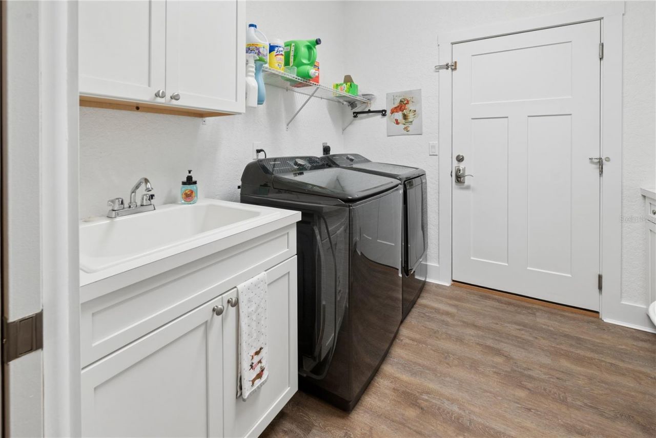 3709 NW 67th Terrace , Bell, FL 32619 Photo