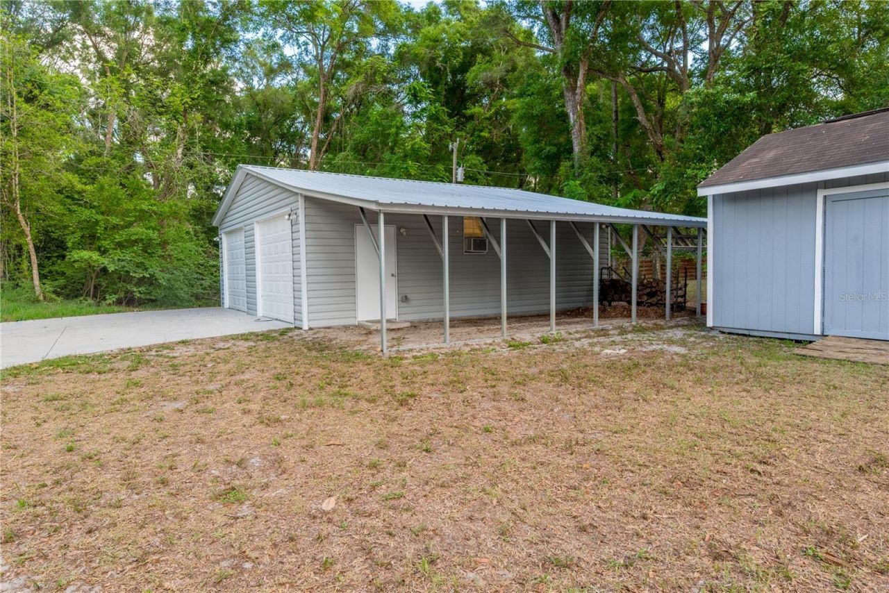 3709 NW 67th Terrace , Bell, FL 32619 Photo