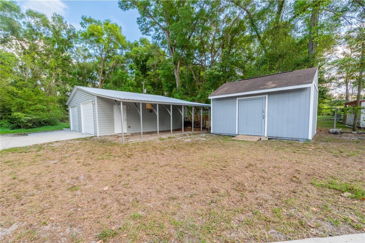 3709 NW 67th Terrace , Bell, FL 32619 Photo
