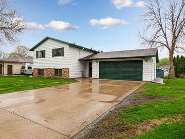 3 Saint Marks, Faribault, MN 55021