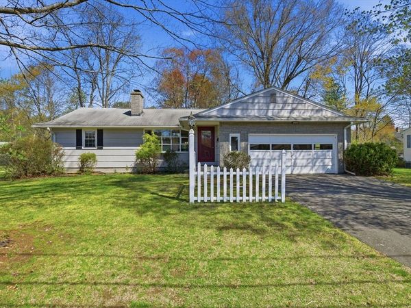7 Dragon Circle, Easthampton, MA 01027