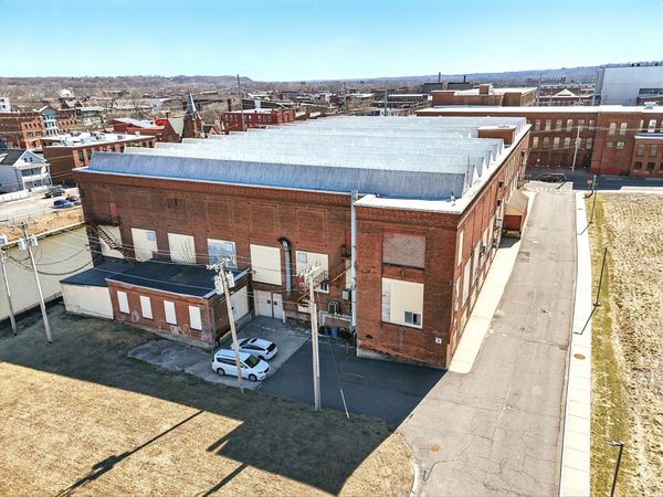 1 Bigelow St, Holyoke, MA 01040