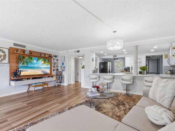 625 Oaks Dr , Unit 304, Pompano Beach, FL 33069