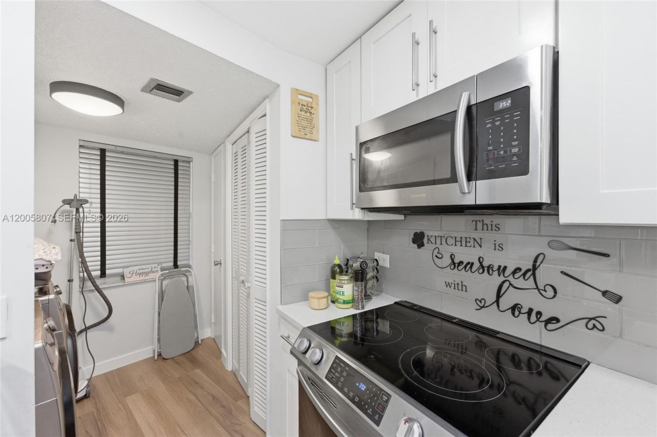 625 Oaks Dr , Unit 304, Pompano Beach, FL 33069 Photo