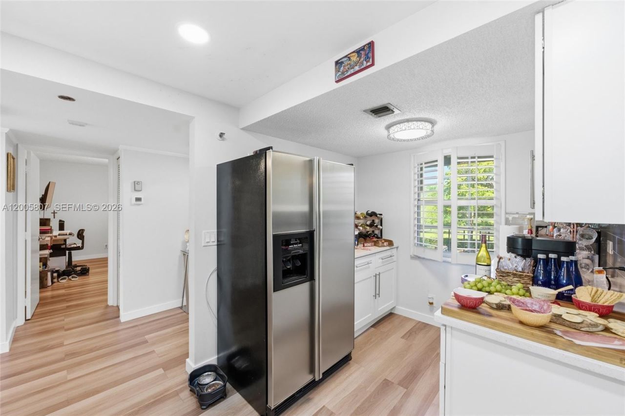 625 Oaks Dr , Unit 304, Pompano Beach, FL 33069 Photo