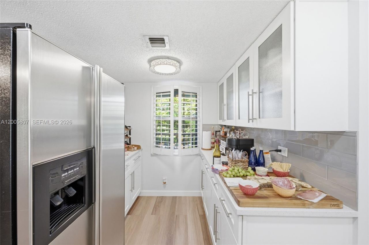 625 Oaks Dr , Unit 304, Pompano Beach, FL 33069 Photo