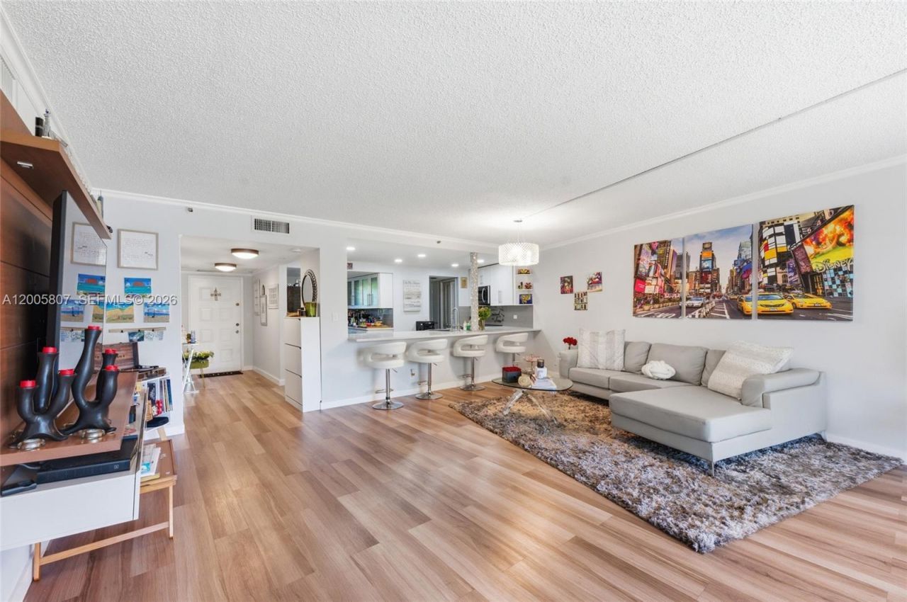 625 Oaks Dr , Unit 304, Pompano Beach, FL 33069 Photo