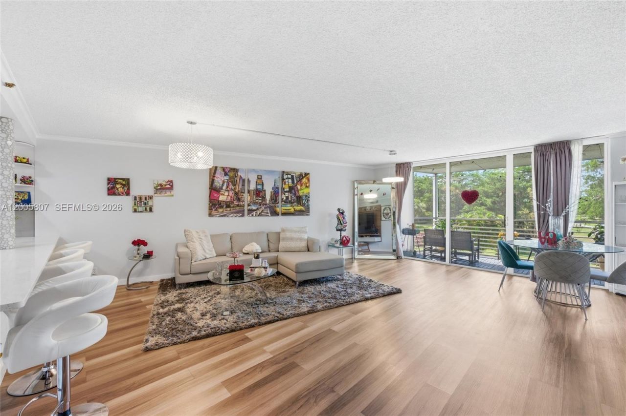 625 Oaks Dr , Unit 304, Pompano Beach, FL 33069 Photo